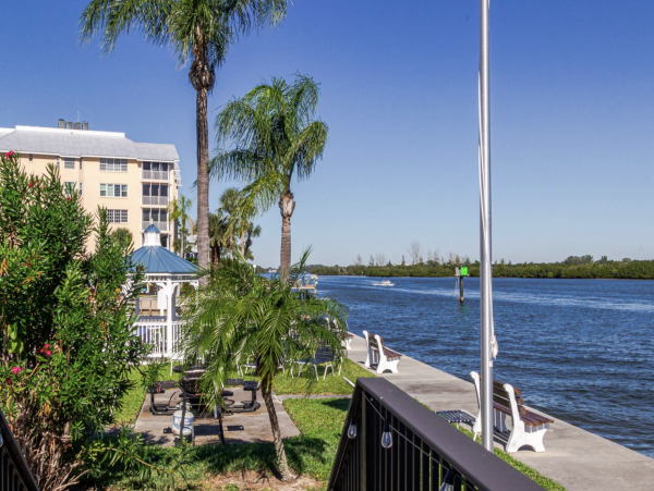 Beautiful Two Bedroom Vacation Rental Condo in Siesta Key